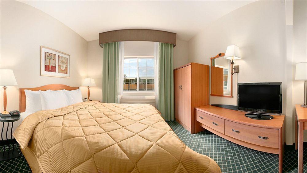 Comfort Inn & Suites Oakland Airport Екстер'єр фото