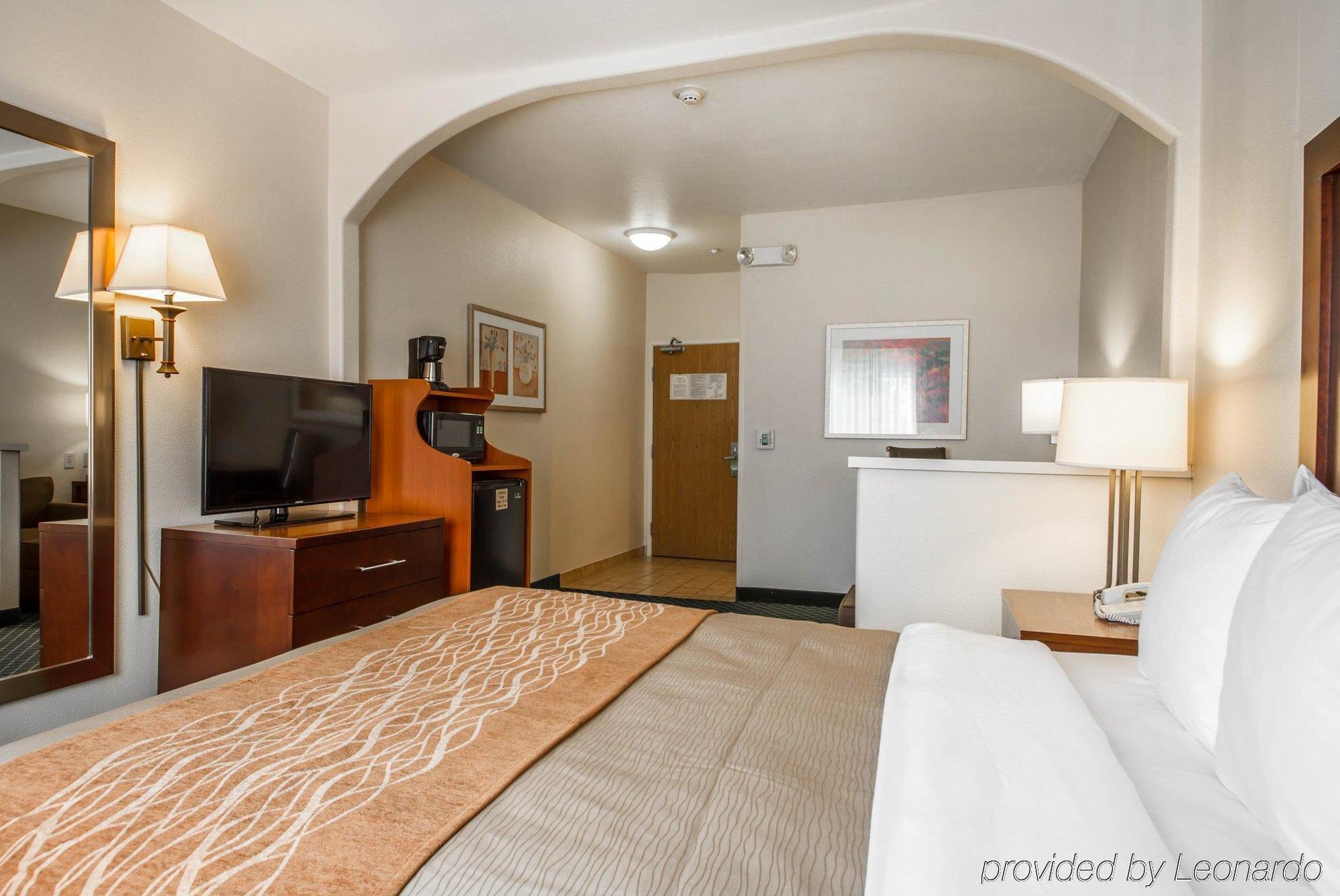 Comfort Inn & Suites Oakland Airport Екстер'єр фото