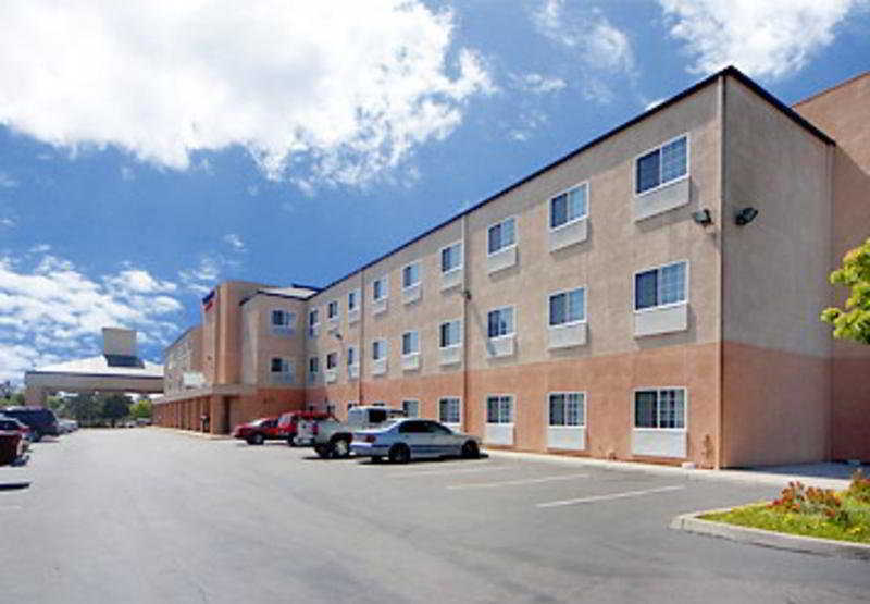 Comfort Inn & Suites Oakland Airport Екстер'єр фото