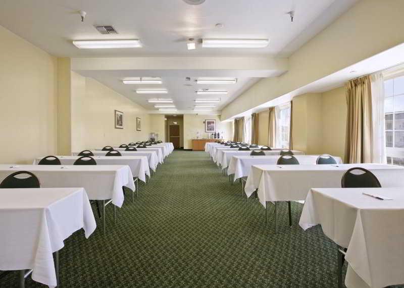 Comfort Inn & Suites Oakland Airport Зручності фото