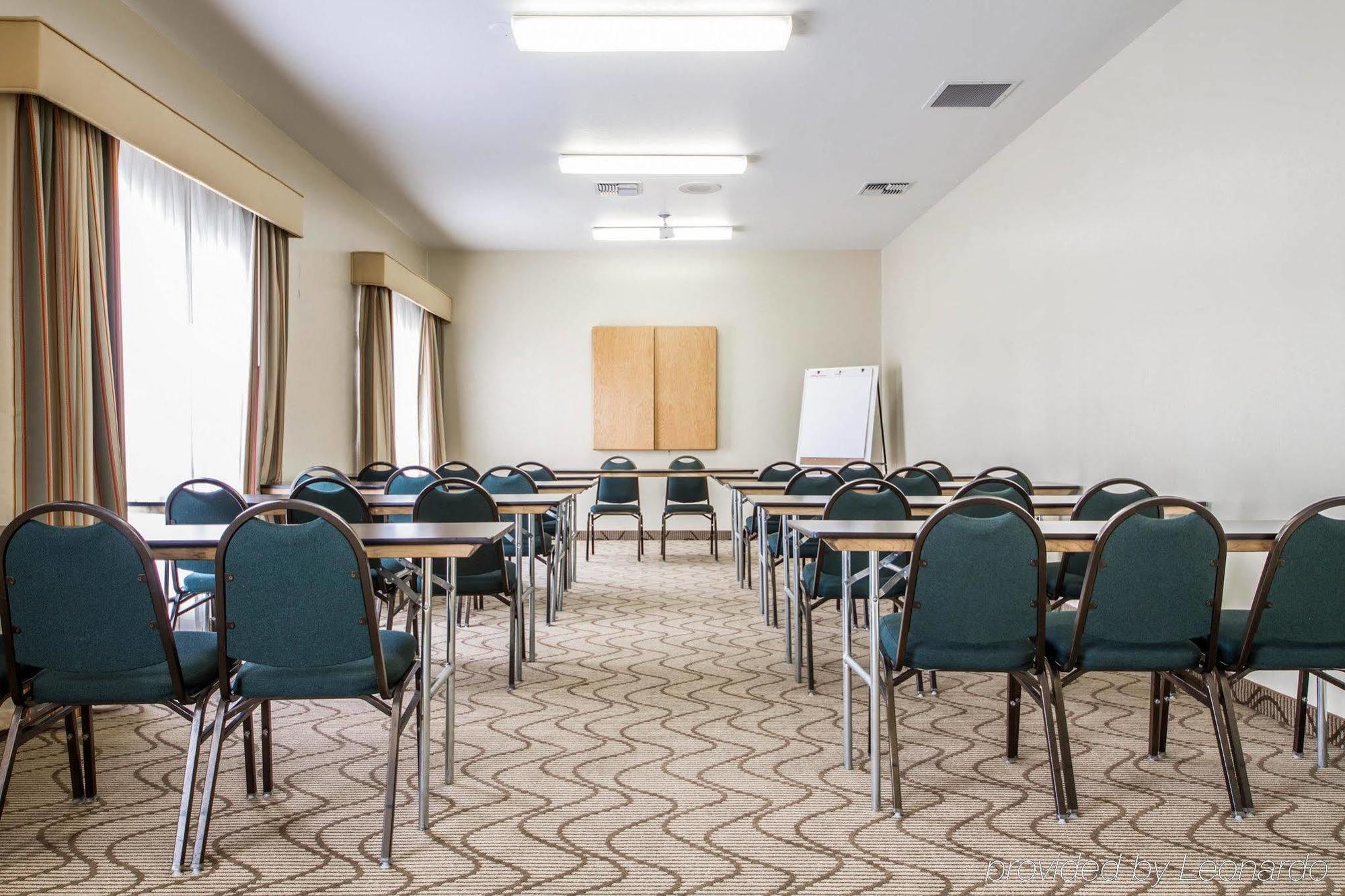 Comfort Inn & Suites Oakland Airport Екстер'єр фото
