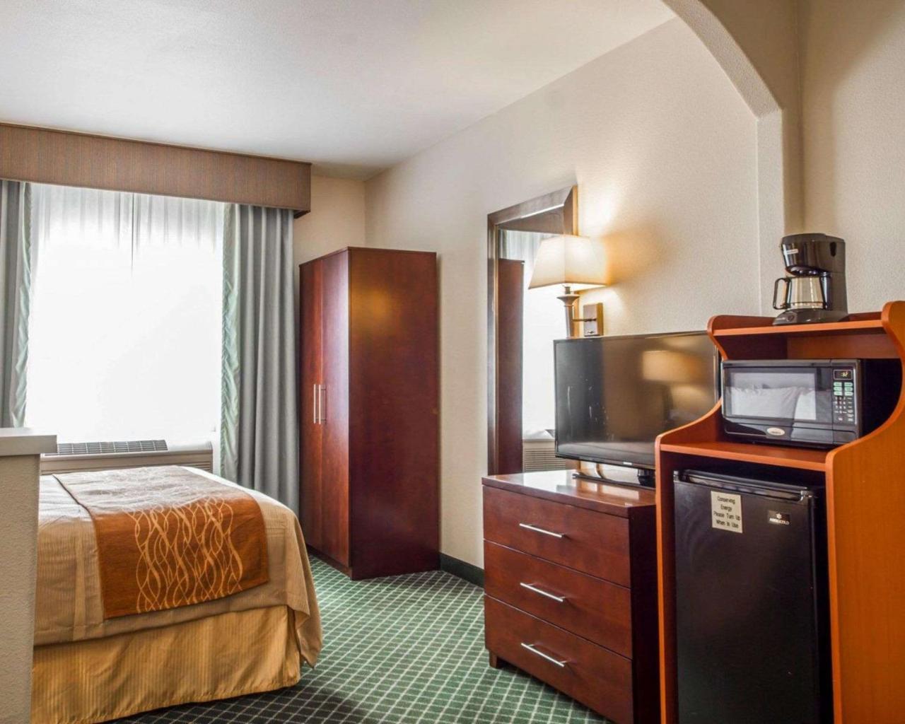 Comfort Inn & Suites Oakland Airport Екстер'єр фото