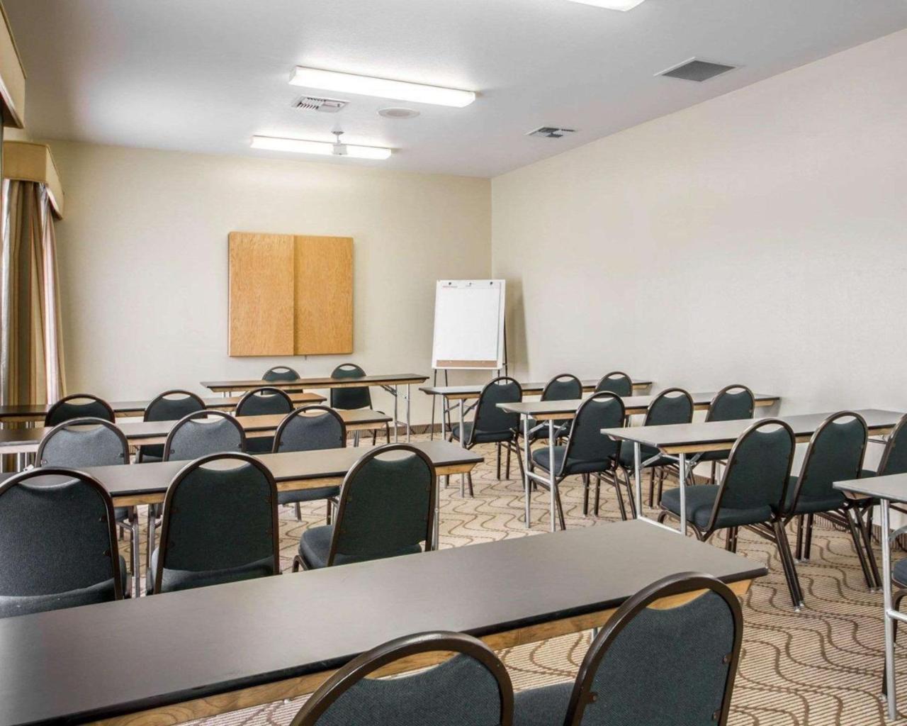 Comfort Inn & Suites Oakland Airport Екстер'єр фото