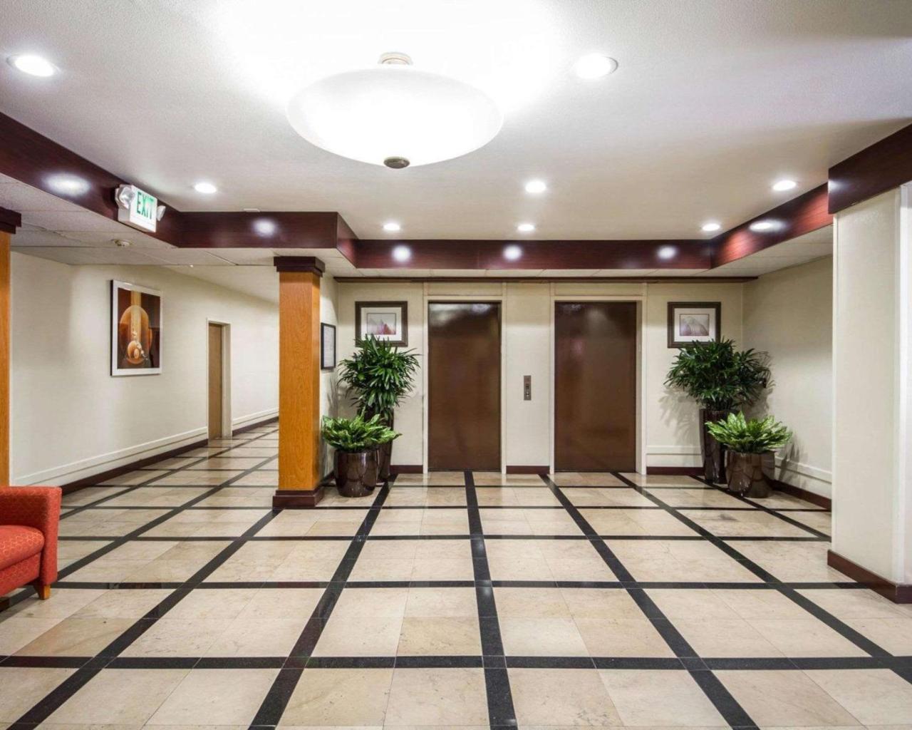 Comfort Inn & Suites Oakland Airport Екстер'єр фото
