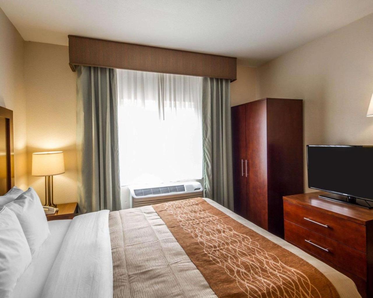 Comfort Inn & Suites Oakland Airport Екстер'єр фото