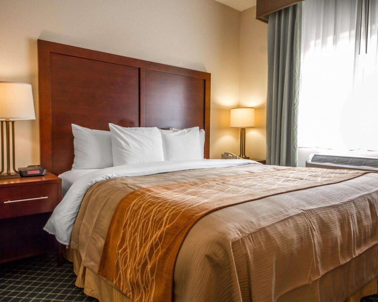 Comfort Inn & Suites Oakland Airport Екстер'єр фото