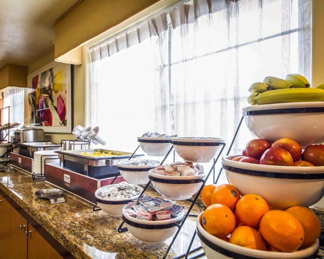Comfort Inn & Suites Oakland Airport Екстер'єр фото