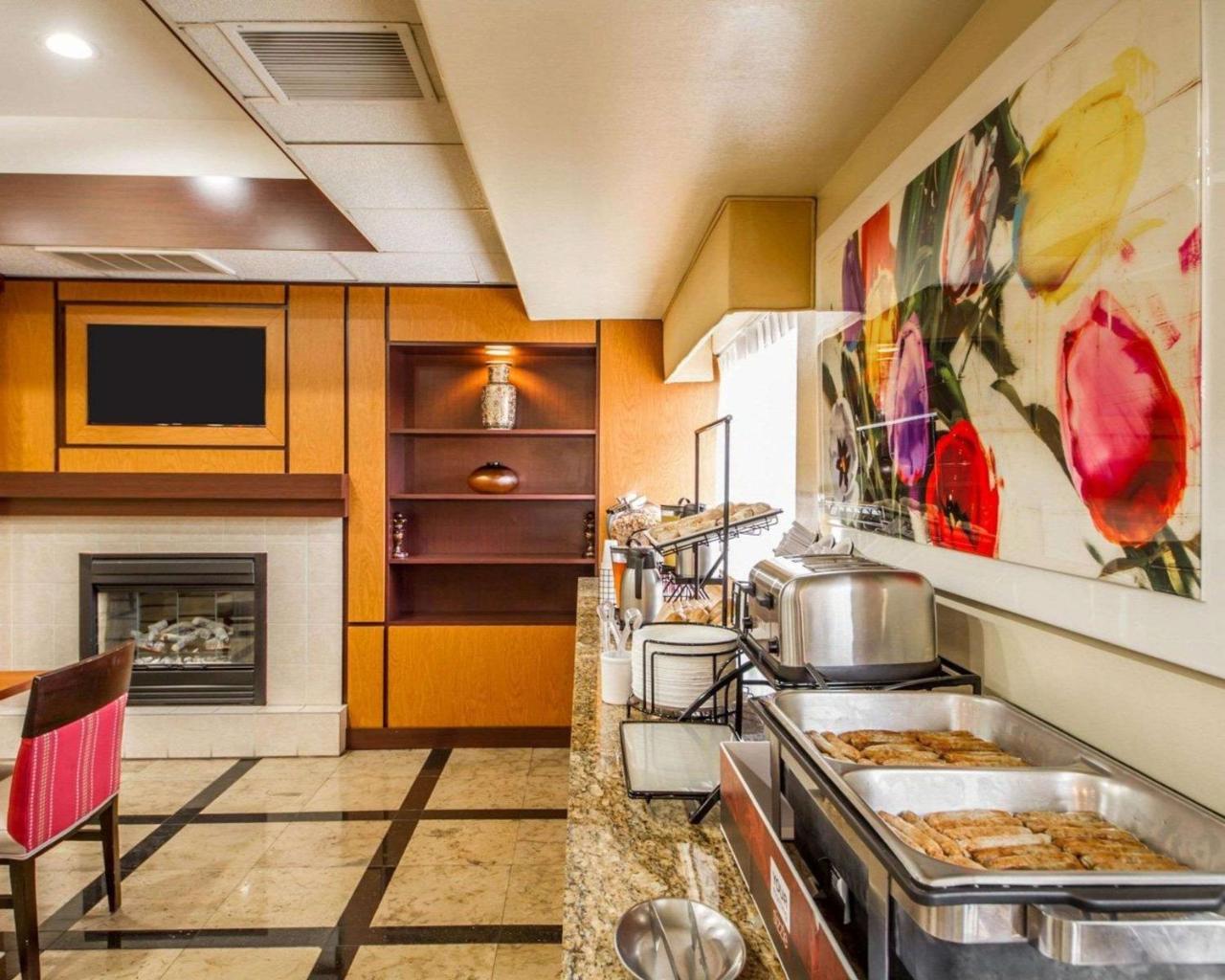 Comfort Inn & Suites Oakland Airport Екстер'єр фото