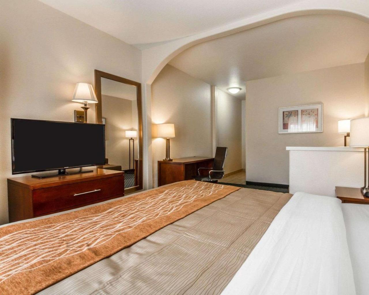 Comfort Inn & Suites Oakland Airport Екстер'єр фото