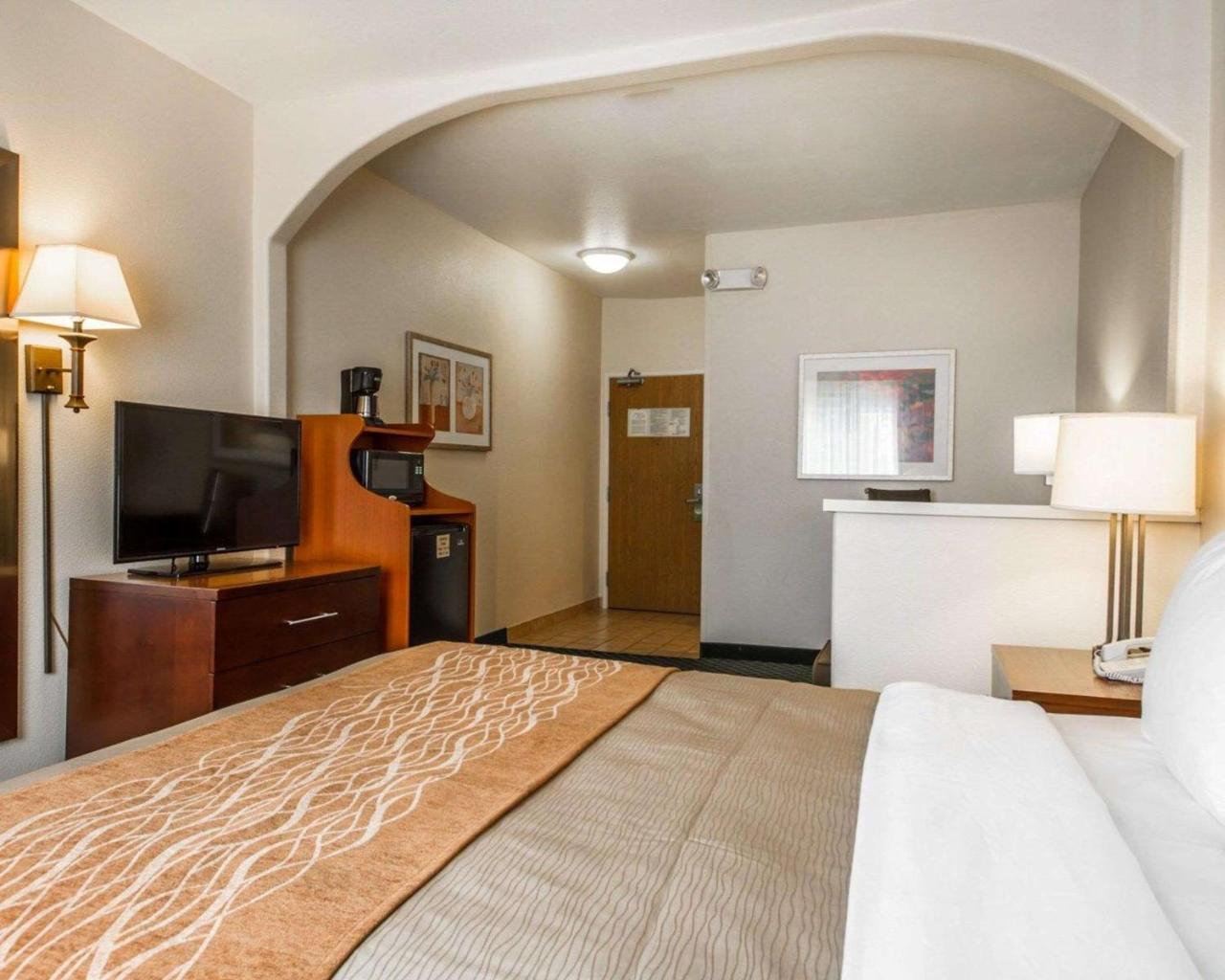 Comfort Inn & Suites Oakland Airport Екстер'єр фото