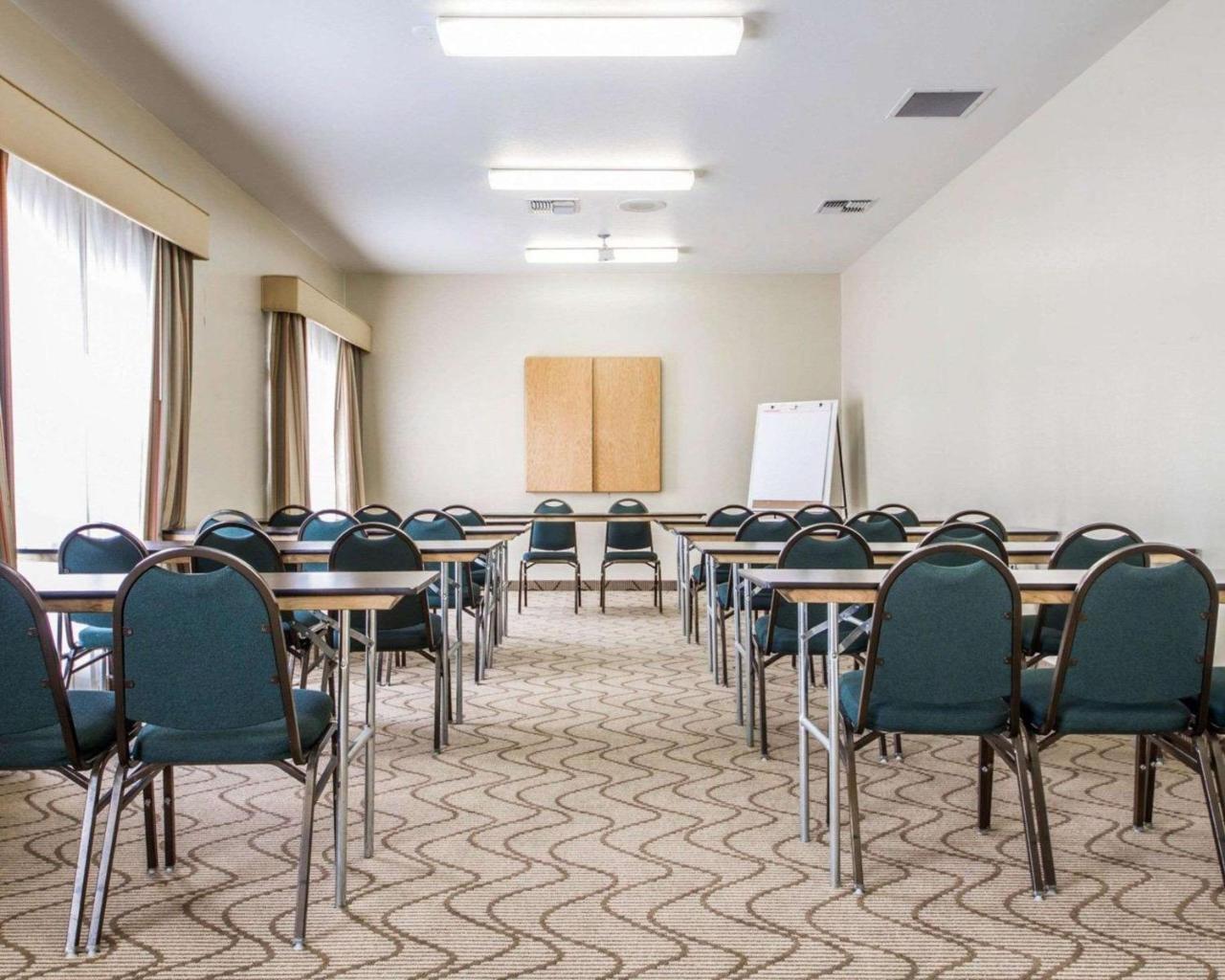 Comfort Inn & Suites Oakland Airport Екстер'єр фото