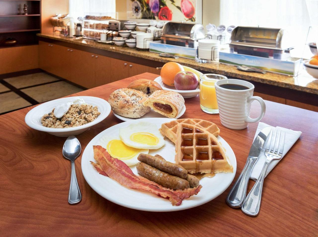 Comfort Inn & Suites Oakland Airport Екстер'єр фото
